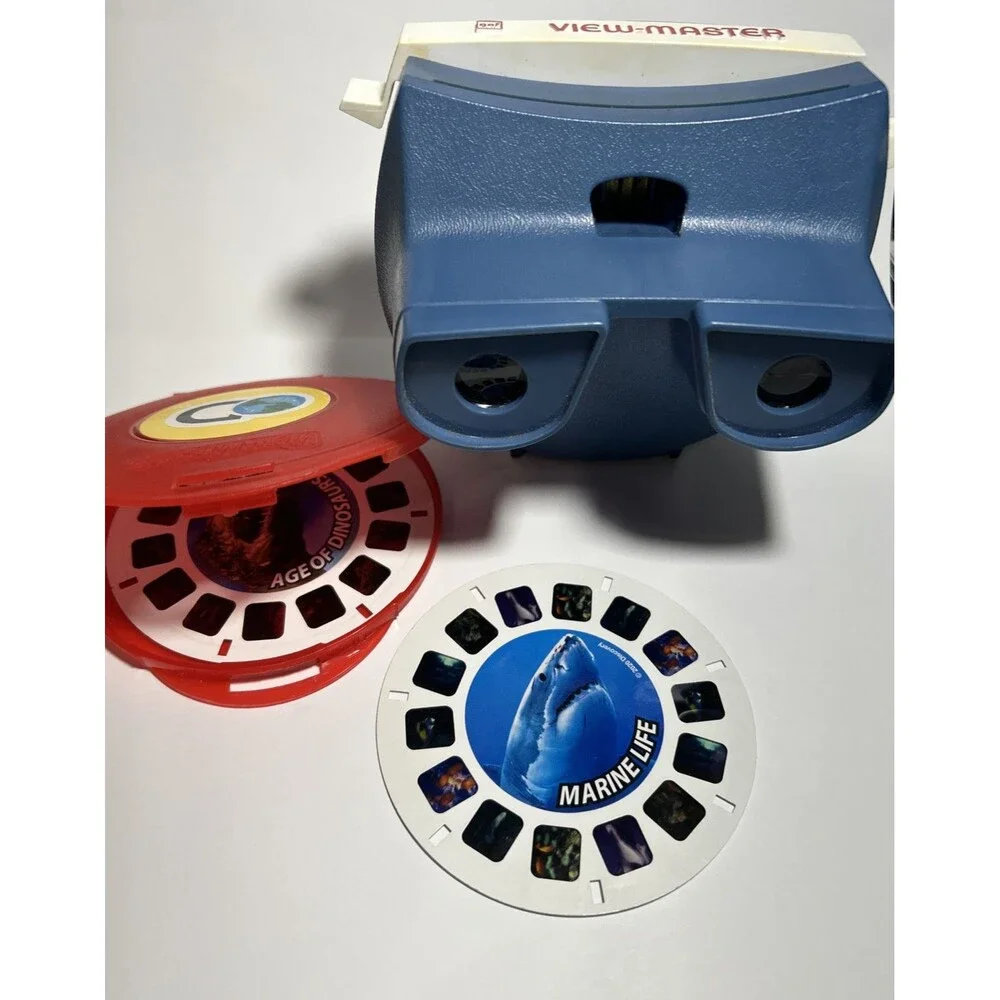 View Master Lighted Viewer model H Blue w/2 Discovery discs Batteries Included